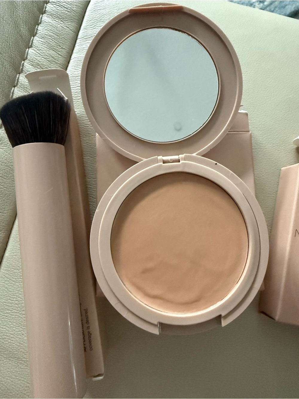 No Makeup Makeup - Foundation - Picture 3 of 5